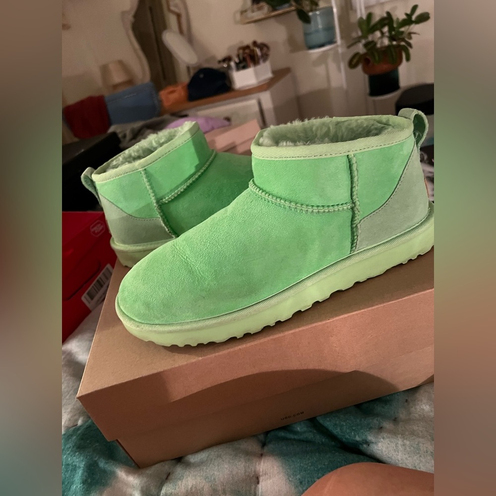 Ugg ultra mini boot in Parakeet size 10